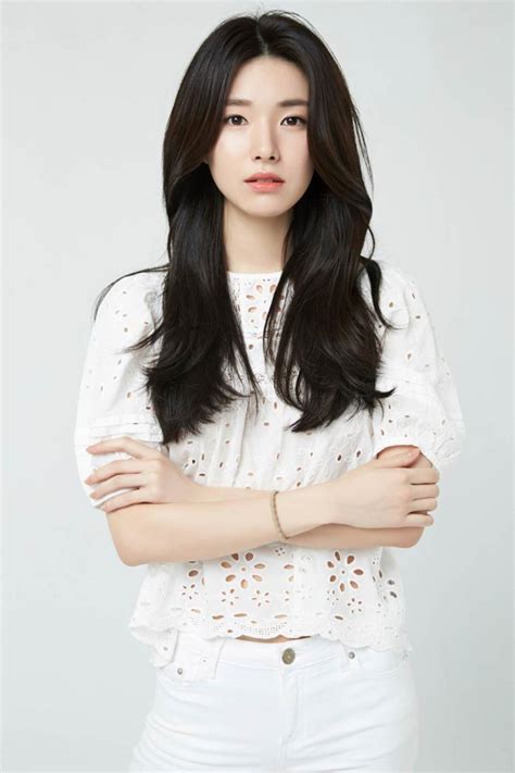 Nude model Ha Young.